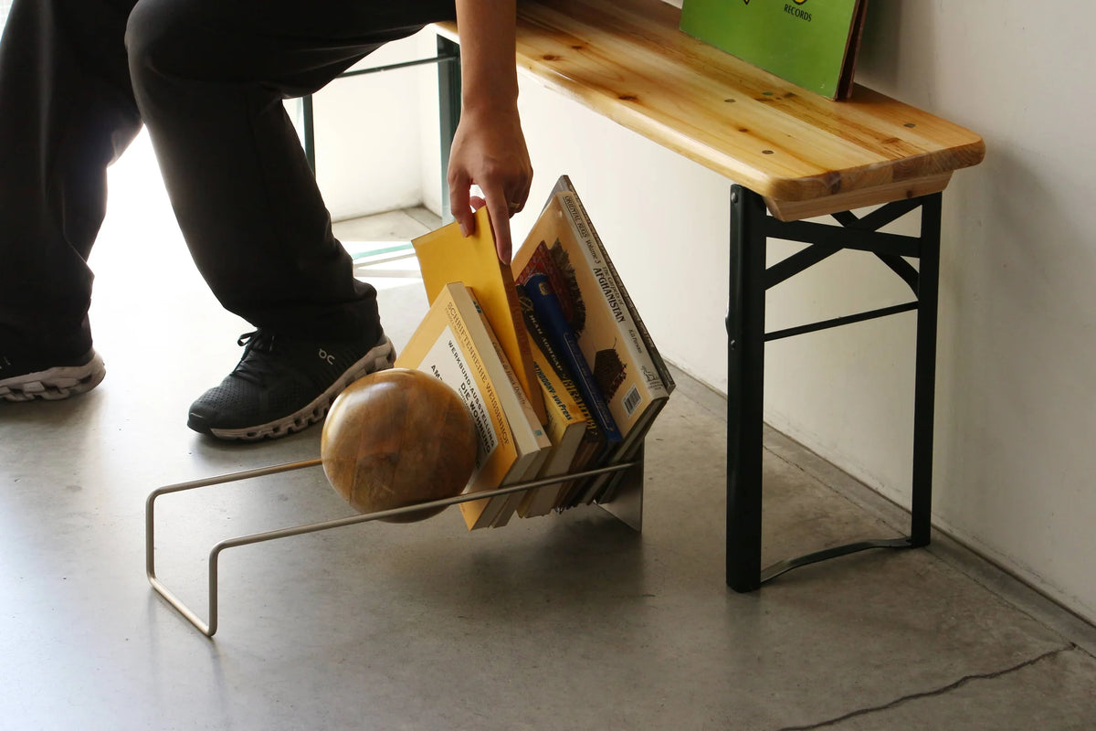 Holdie bookend