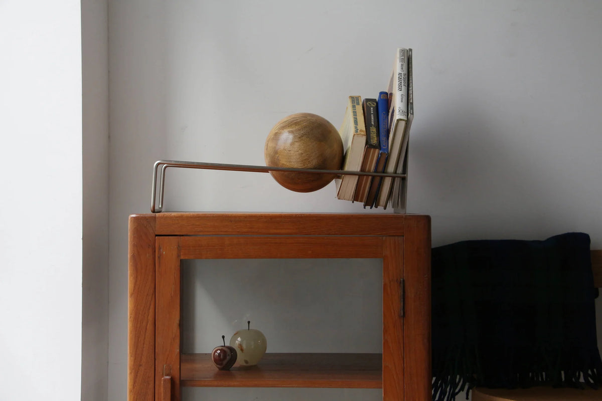 Holdie bookend