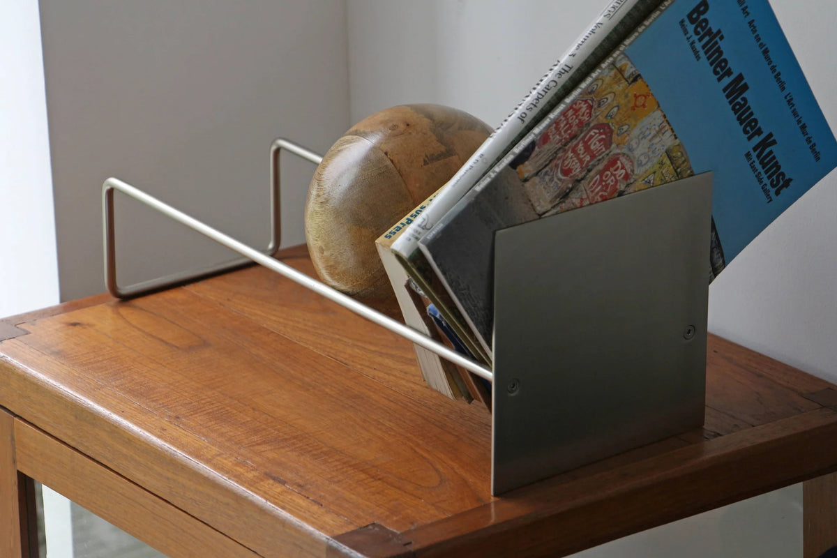 Holdie bookend
