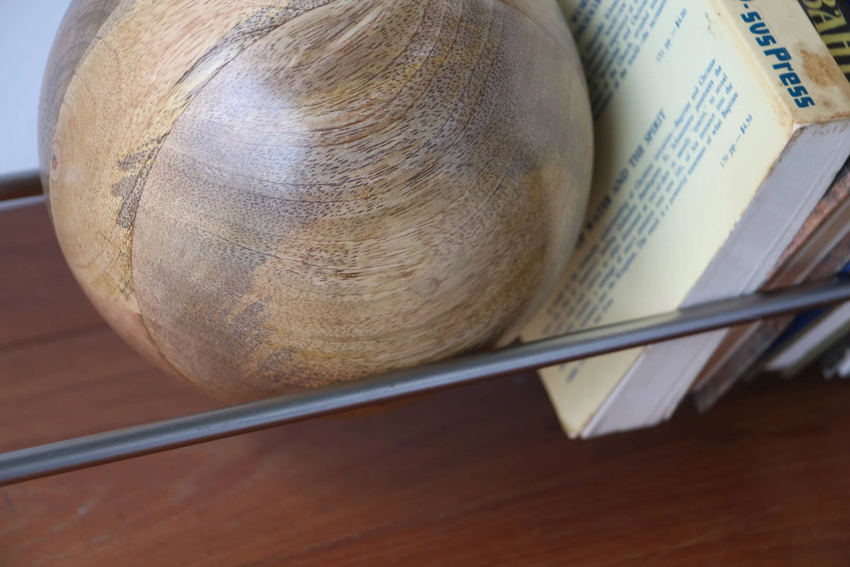 Holdie bookend